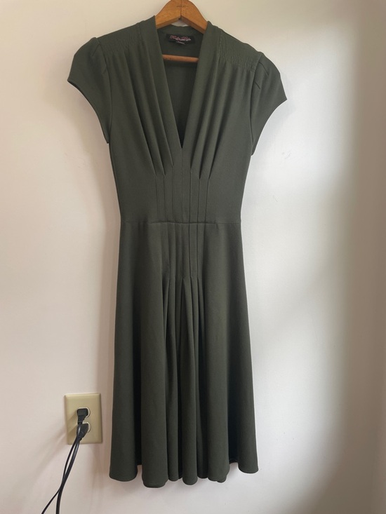 Trashy Diva Dresses & Skirts - Trashy Diva by Candace Gwinn Olive Green V-Neck Cap Sleeve Midi Jenny Dress Sz 4